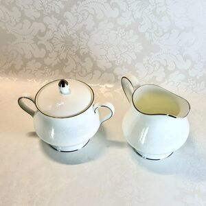 Wedgwood Silver Ermine Creamer & Lidded Sugar Bowl Vintage Bone China England